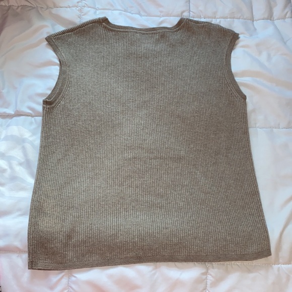 Calvin Klein Sweater Vest🤎 - Picture 2 of 5
